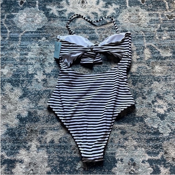 NWT! Cupshe Neat as a Pinstripe swimsuit medium - Picture 5 of 8